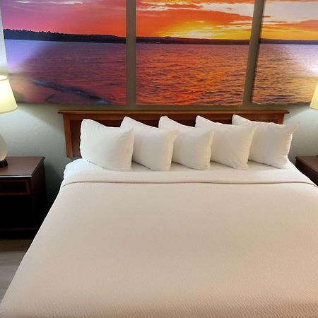 Days Inn & Suites By Wyndham Stevens Point Eksteriør billede