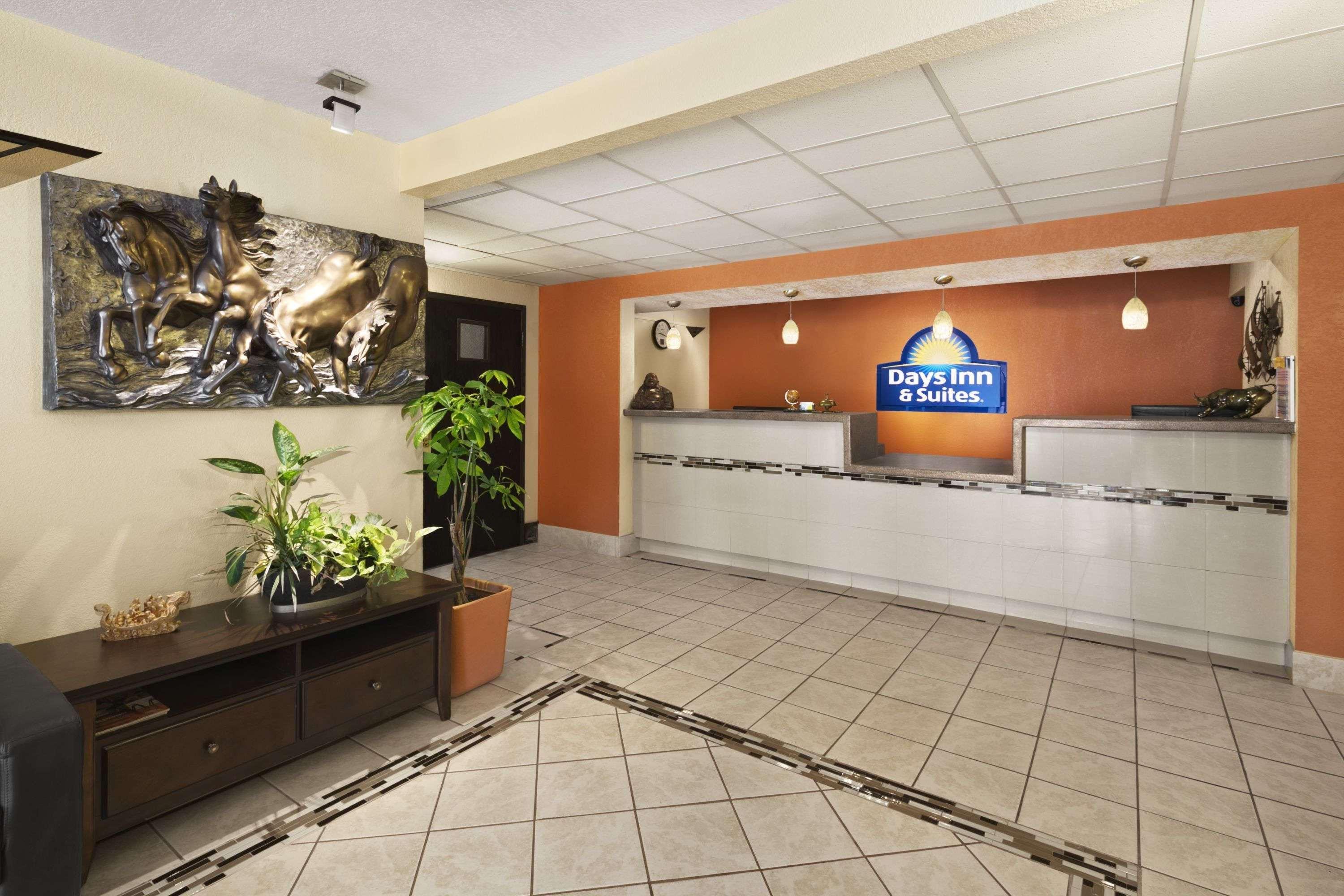 Days Inn & Suites By Wyndham Stevens Point Eksteriør billede