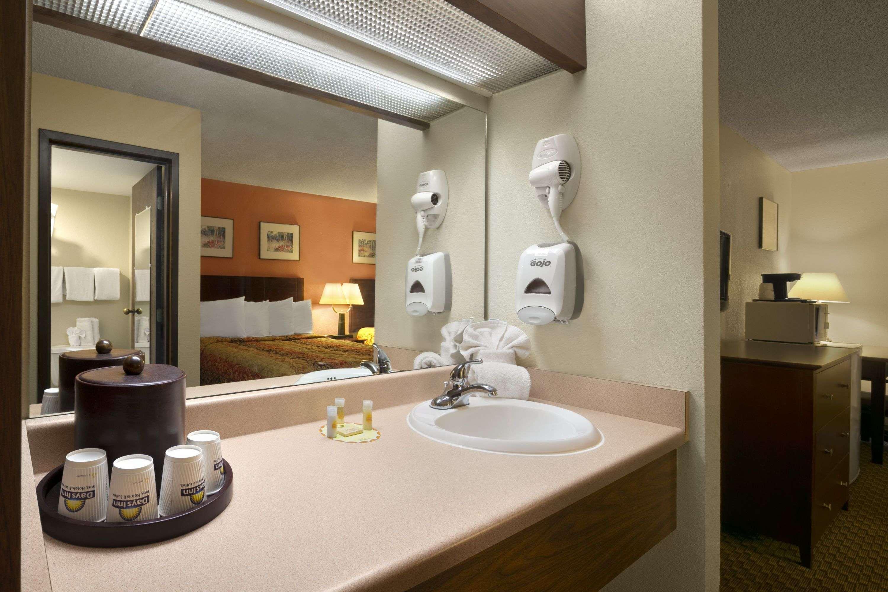 Days Inn & Suites By Wyndham Stevens Point Eksteriør billede