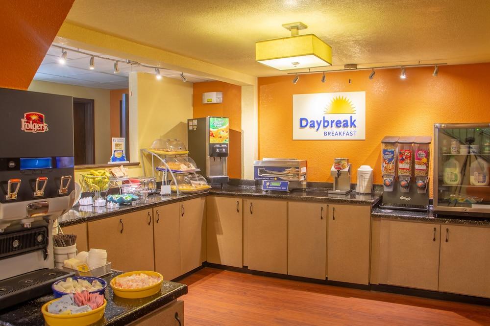 Days Inn & Suites By Wyndham Stevens Point Eksteriør billede