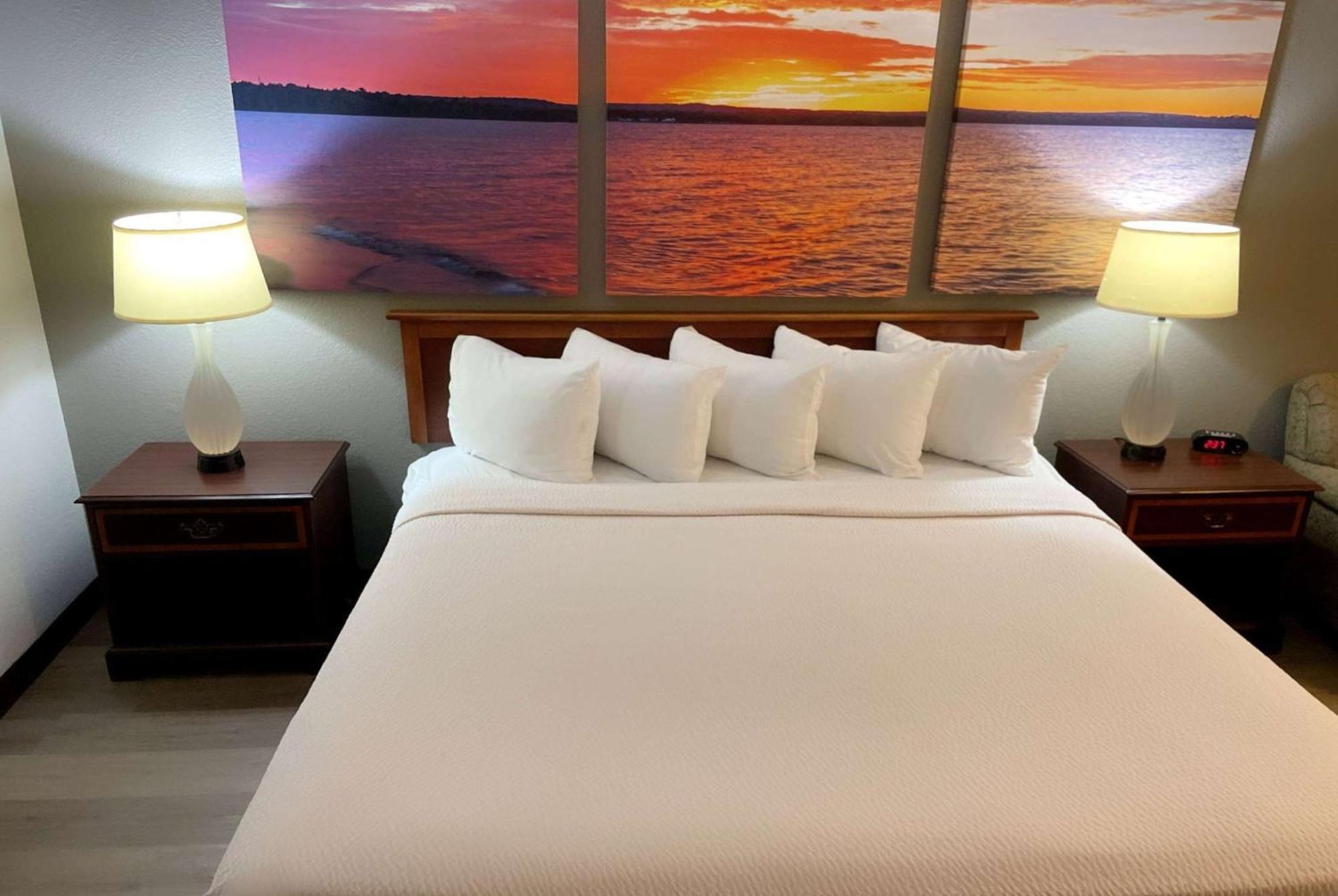 Days Inn & Suites By Wyndham Stevens Point Eksteriør billede