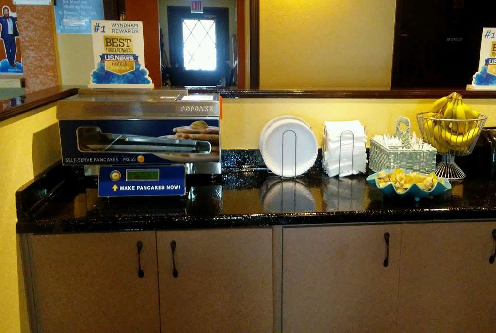Days Inn & Suites By Wyndham Stevens Point Restaurant billede