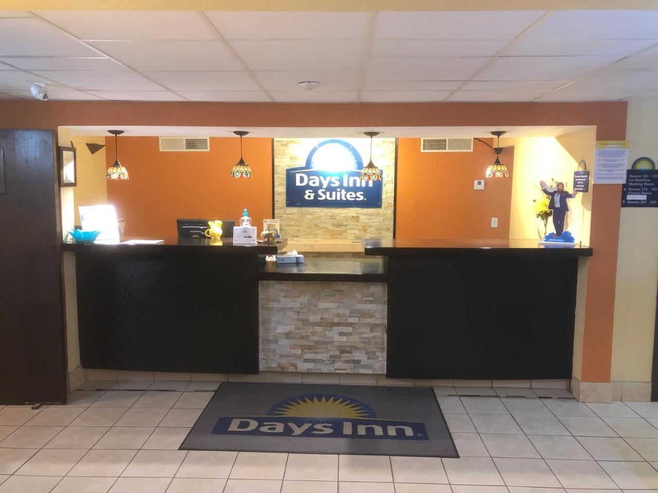 Days Inn & Suites By Wyndham Stevens Point Eksteriør billede