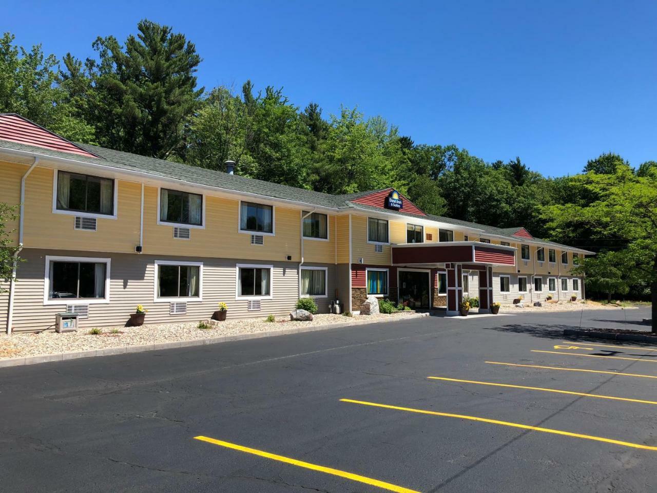 Days Inn & Suites By Wyndham Stevens Point Eksteriør billede